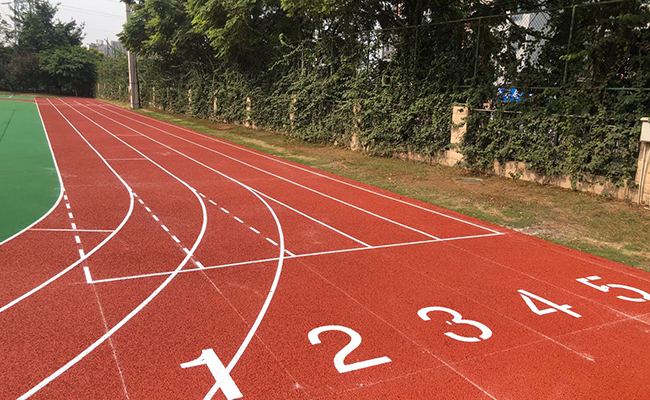 影响塑胶跑道施工的几个主要的环境因素 影响塑胶跑道施工的几个主要的环境因素